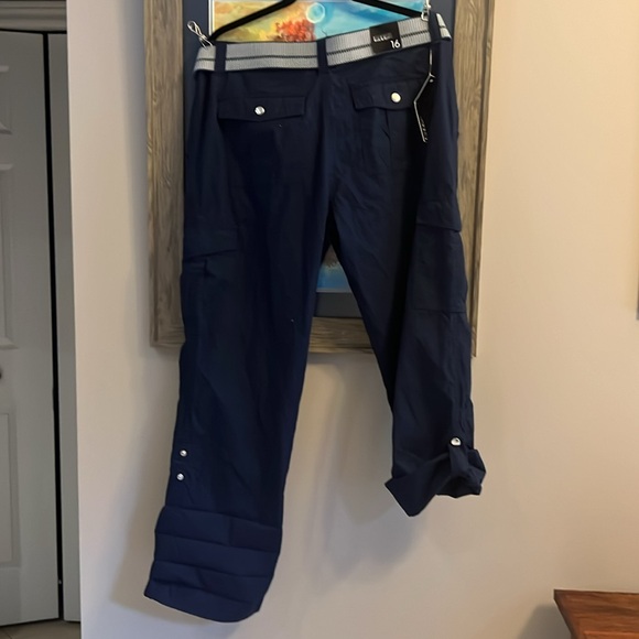 Capri / Pants with a belt - Picture 2 of 2